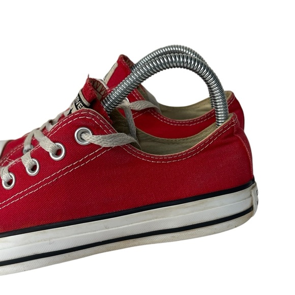 B8 Women’s Converse Chuck Taylor Ox Red Lo Top Canvas Shoes 9 - Picture 3 of 5